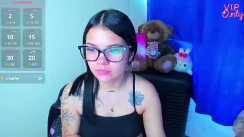 Snapshot of emma_boo_ chatting on July 11, 4:43 pm emma_boo_ online show from July 11, 4:43 pm