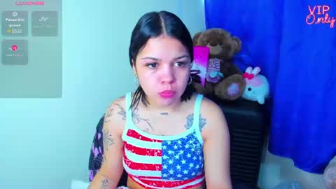 Snapshot of emma_boo_ chatting on July 13, 5:49 pm emma_boo_ online show from July 13, 5:49 pm