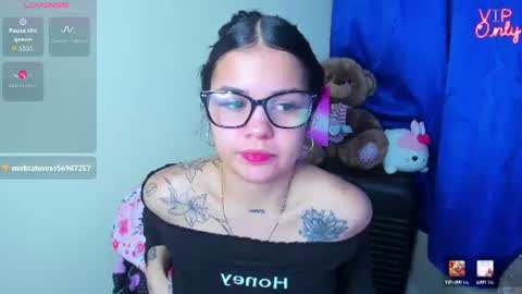 Snapshot of emma_boo_ chatting on July 20, 12:36 am emma_boo_ online show from July 20, 12:36 am