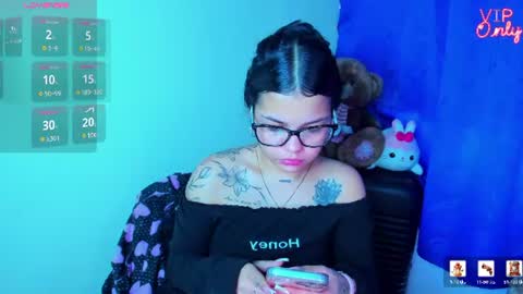 Snapshot of emma_boo_ chatting on July 20, 1:02 pm emma_boo_ online show from July 20, 1:02 pm