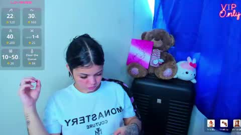 Snapshot of emma_boo_ chatting on July 31, 5:45 pm emma_boo_ online show from July 31, 5:45 pm