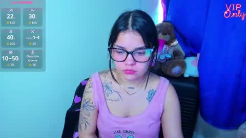 Snapshot of emma_boo_ chatting on August 1, 10:30 pm emma_boo_ online show from August 1, 10:30 pm