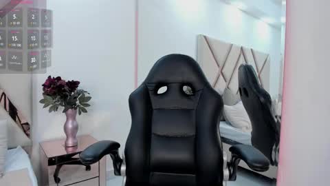 pau online show from October 3, 6:05 pm