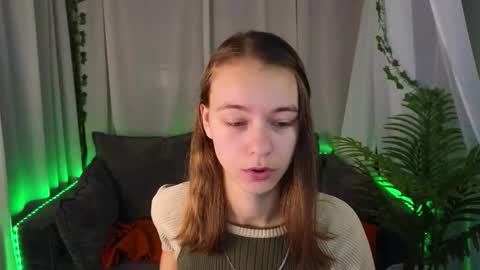 Snapshot of emma_chaser chatting on November 18, 2:28 am emma_chaser online show from November 18, 2:28 am