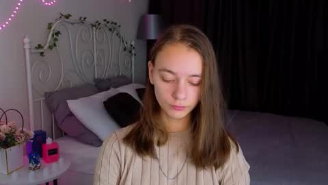 Snapshot of emma_chaser chatting on November 19, 2:33 am emma_chaser online show from November 19, 2:33 am