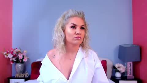 Snapshot of emma_clairex chatting on June 22, 3:47 am Emma online show from June 22, 3:47 am
