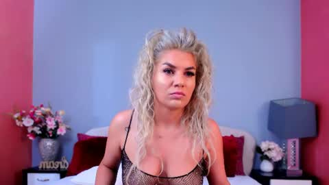 Snapshot of emma_clairex chatting on June 23, 4:21 am Emma online show from June 23, 4:21 am