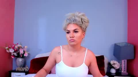 Snapshot of emma_clairex chatting on June 24, 4:00 am Emma online show from June 24, 4:00 am