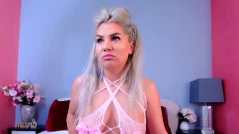 Snapshot of emma_clairex chatting on July 7, 4:15 am Emma online show from July 7, 4:15 am