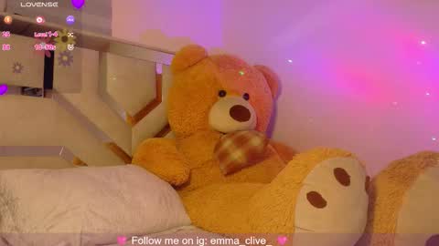 Snapshot of emma_clive chatting on December 2, 2:17 am Emma online show from December 2, 2:17 am