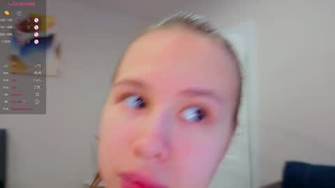 Snapshot of emma_clon chatting on November 25, 2:00 am Emma online show from November 25, 2:00 am