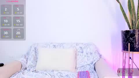 Snapshot of emma_collins01 chatting on July 11, 12:57 am Emma online show from July 11, 12:57 am