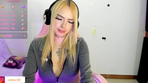 Snapshot of emma_cute11 chatting on April 1, 9:34 pm Emma online show from April 1, 9:34 pm