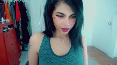 Snapshot of emma_diva chatting on October 24, 1:13 am emma online show from October 24, 1:13 am