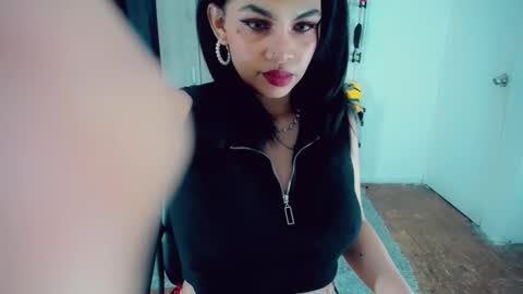 Snapshot of emma_diva chatting on October 28, 12:47 am emma online show from October 28, 12:47 am