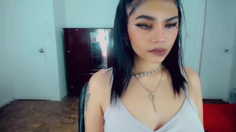 Snapshot of emma_diva chatting on November 3, 11:48 pm emma online show from November 3, 11:48 pm