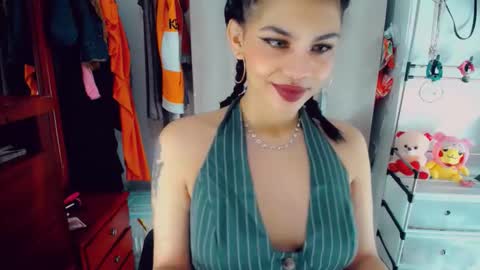 Snapshot of emma_diva chatting on November 9, 4:05 pm emma online show from November 9, 4:05 pm