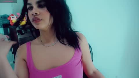 Snapshot of emma_diva chatting on November 13, 11:25 pm emma online show from November 13, 11:25 pm