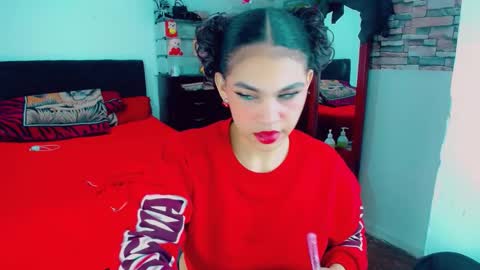 Snapshot of emma_diva chatting on March 15, 2:06 am emma online show from March 15, 2:06 am