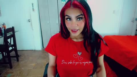 Snapshot of emma_diva chatting on June 1, 11:17 pm emma online show from June 1, 11:17 pm