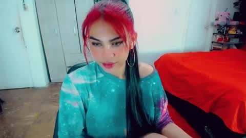 Snapshot of emma_diva chatting on June 2, 5:59 pm emma online show from June 2, 5:59 pm