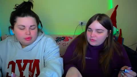 Snapshot of emma_dorn chatting on December 5, 6:44 am Eva online show from December 5, 6:44 am