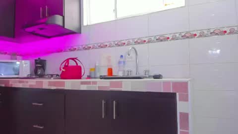 Snapshot of emma_eva1 chatting on June 19, 7:06 pm Emma online show from June 19, 7:06 pm