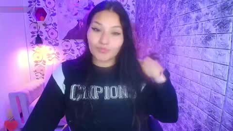 Snapshot of emma_garciaa_ chatting on November 20, 3:39 am emma online show from November 20, 3:39 am