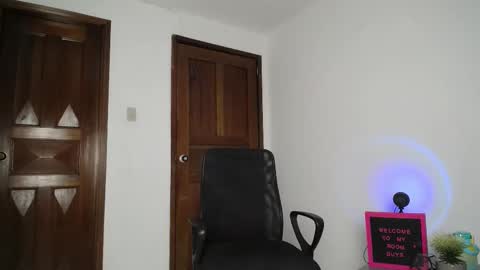 Snapshot of emma_glowof chatting on November 29, 12:02 am Emma Glow online show from November 29, 12:02 am