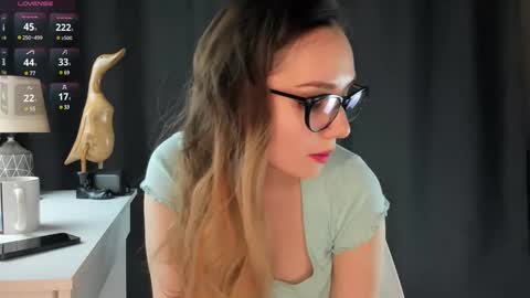 Snapshot of emma_groot chatting on December 13, 1:55 pm emma_groot online show from December 13, 1:55 pm