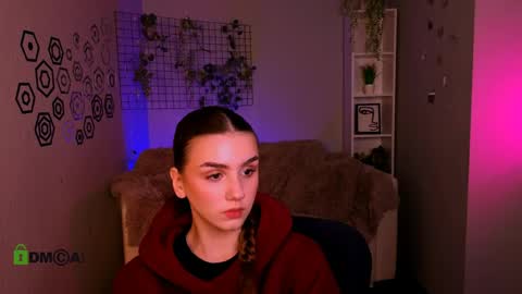Emma online show from April 25, 1:41 pm