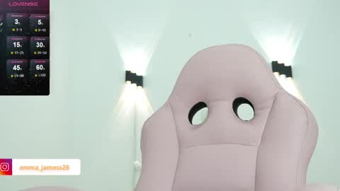 Snapshot of emma_jamess chatting on May 9, 3:45 am emma_jamess online show from May 9, 3:45 am