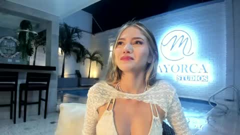 emma_jhoons online show from April 26, 3:26 am