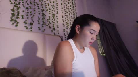 Snapshot of emma_johnson_ chatting on October 19, 4:46 am emma_johnson_ online show from October 19, 4:46 am