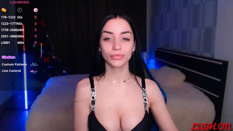 Snapshot of emma_jordan chatting on February 10, 1:33 pm Emma online show from February 10, 1:33 pm