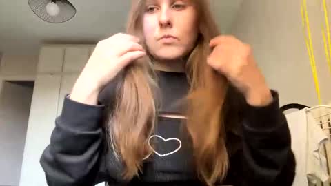 emma_just online show from February 12, 1:06 pm