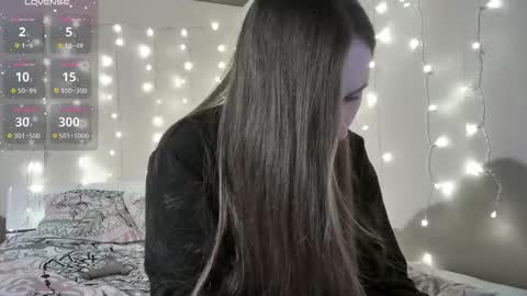emma_just online show from December 22, 8:11 am