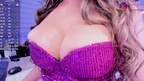 Snapshot of emma_kell chatting on February 7, 11:24 pm Emma online show from February 7, 11:24 pm