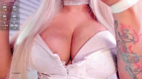 Snapshot of emma_kell chatting on October 14, 2:23 am Emma online show from October 14, 2:23 am
