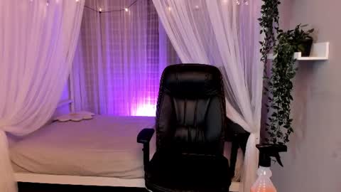 Snapshot of emma_lirys chatting on July 11, 9:56 am Emma online show from July 11, 9:56 am
