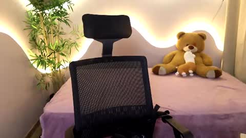 Snapshot of emma_lirys chatting on July 15, 1:44 am Emma online show from July 15, 1:44 am