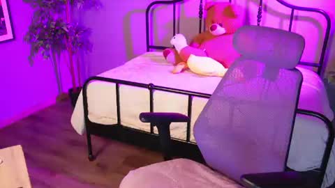 Snapshot of emma_lirys chatting on August 8, 9:28 pm Emma online show from August 8, 9:28 pm