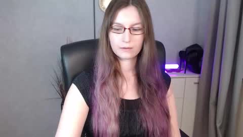 emma online show from September 25, 7:01 am