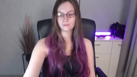 emma online show from December 4, 7:39 am