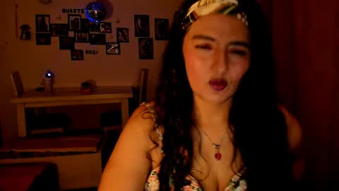 Snapshot of emma_luxy chatting on April 4, 4:00 am emma luxy online show from April 4, 4:00 am