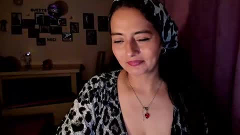 Snapshot of emma_luxy chatting on April 6, 4:46 am emma luxy online show from April 6, 4:46 am