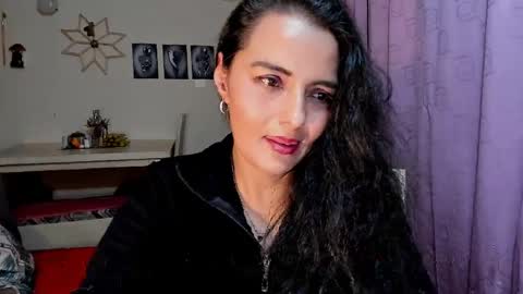 Snapshot of emma_luxy chatting on April 8, 5:40 am emma luxy online show from April 8, 5:40 am