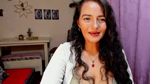 Snapshot of emma_luxy chatting on April 9, 6:19 am emma luxy online show from April 9, 6:19 am