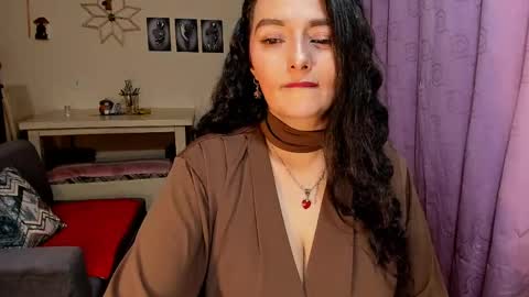 Snapshot of emma_luxy chatting on April 11, 4:39 am emma luxy online show from April 11, 4:39 am