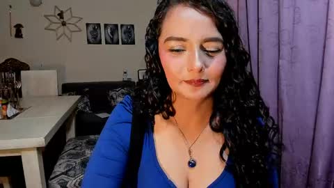 Snapshot of emma_luxy chatting on April 16, 1:17 am emma luxy online show from April 16, 1:17 am
